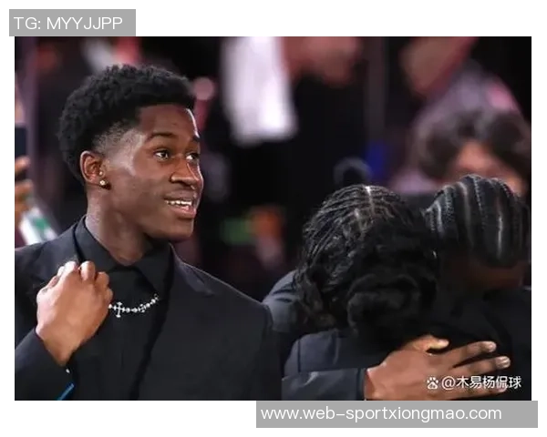 埃奇库姆表现出色次节独得12分全场贡献16分2板3助3断助力球队稳定发挥